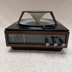 Vintage Zenith AM/FM Solid State Table Radio Mid Century Woodgrain Tested Works