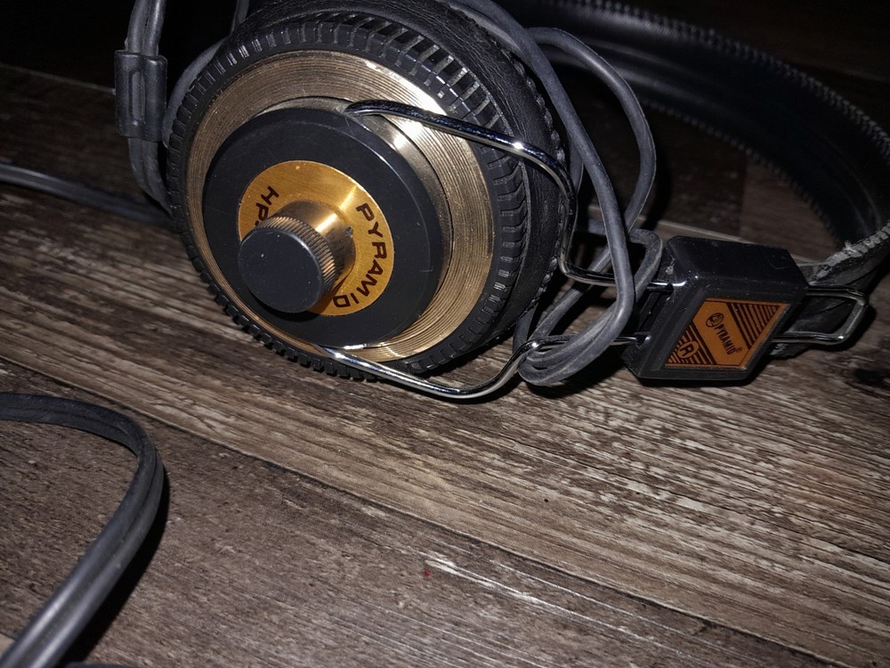 2 Perfect Pair Vintage Pyramid HP-50 Stereo Headphones Black Gold Retro 1970s