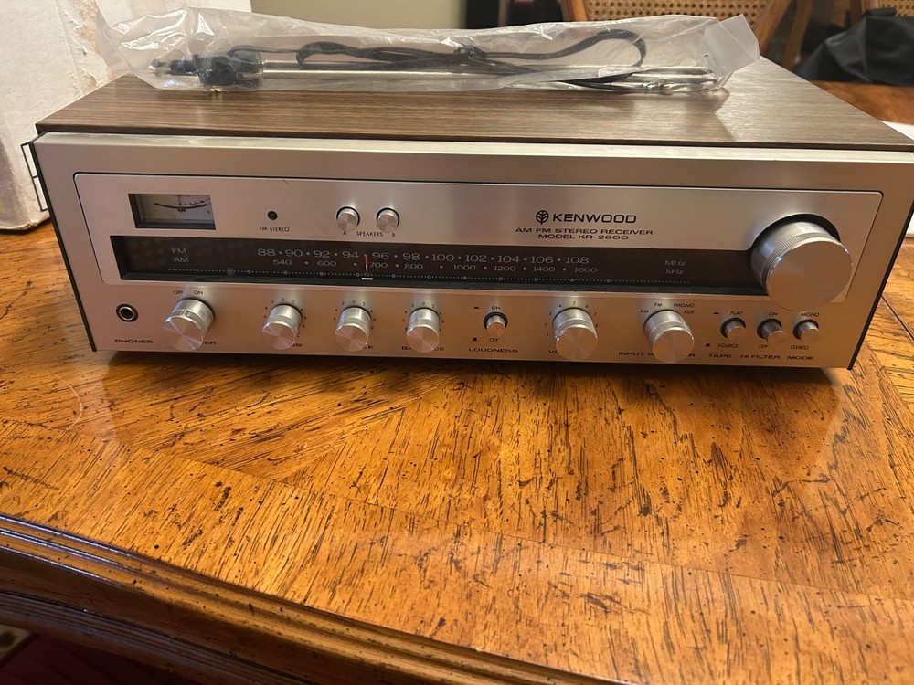 Vintage Kenwood KR-2600, 15W AM/FM Hi-Fi Stereo receiver 1975, Pro. Serviced.