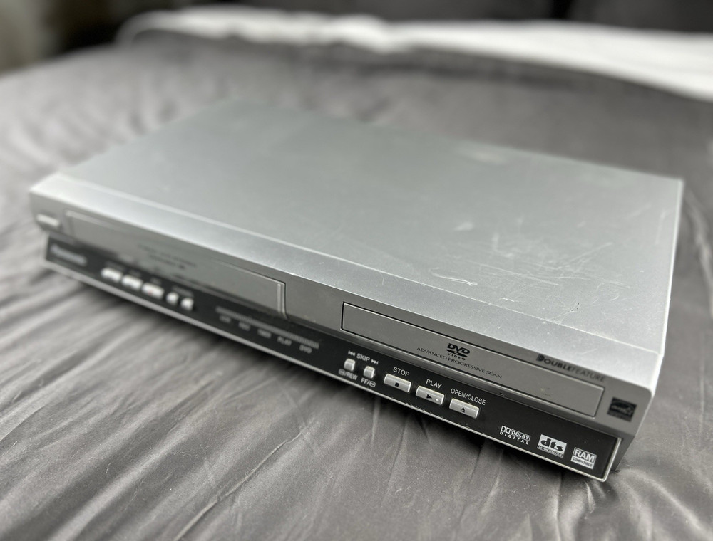 Panasonic PV-D4745S VCR/DVD Combo 4-Head Hi-Fi Stereo Plays VHS & DVD