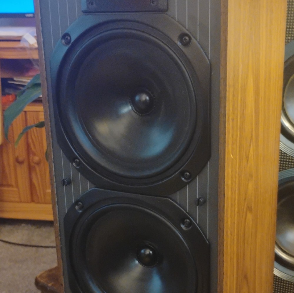 KEF C40 Vintage Speakers Walnut Finish Made In England Very Good Condition