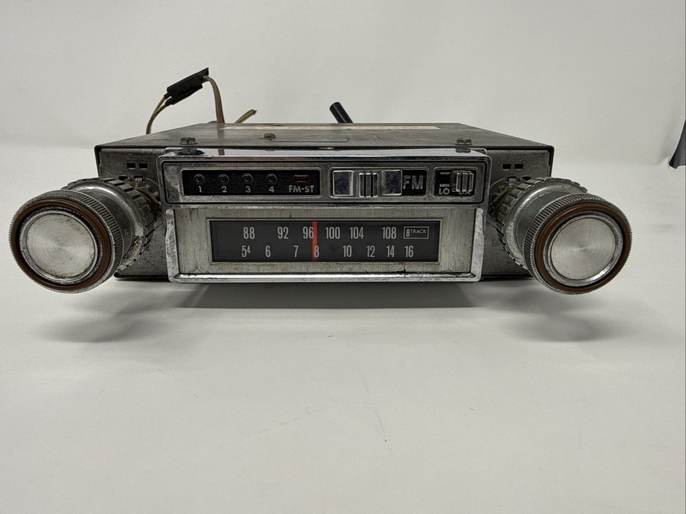 Audiovox Am Fm 8 track C977