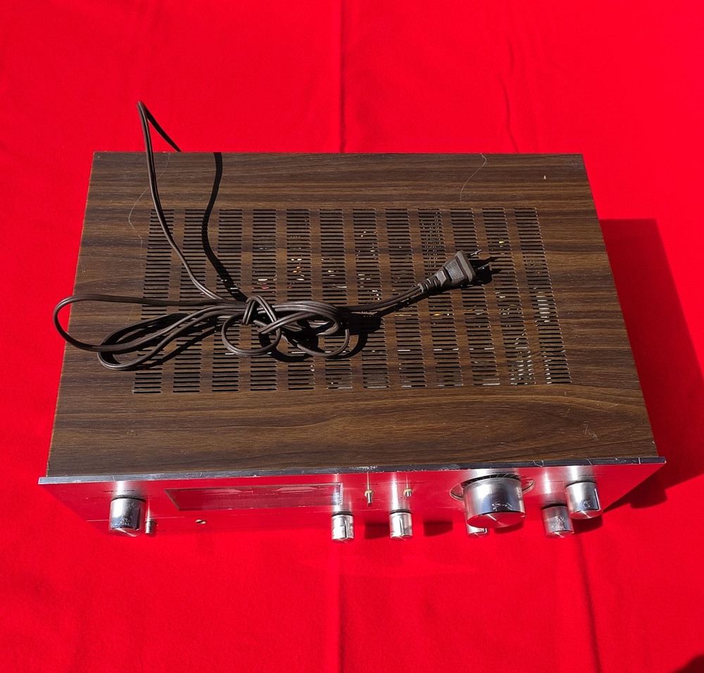 AKAI AM-2450 Stereo Integrated Amplifier Woodgrain Case Made in Japan SN 10258