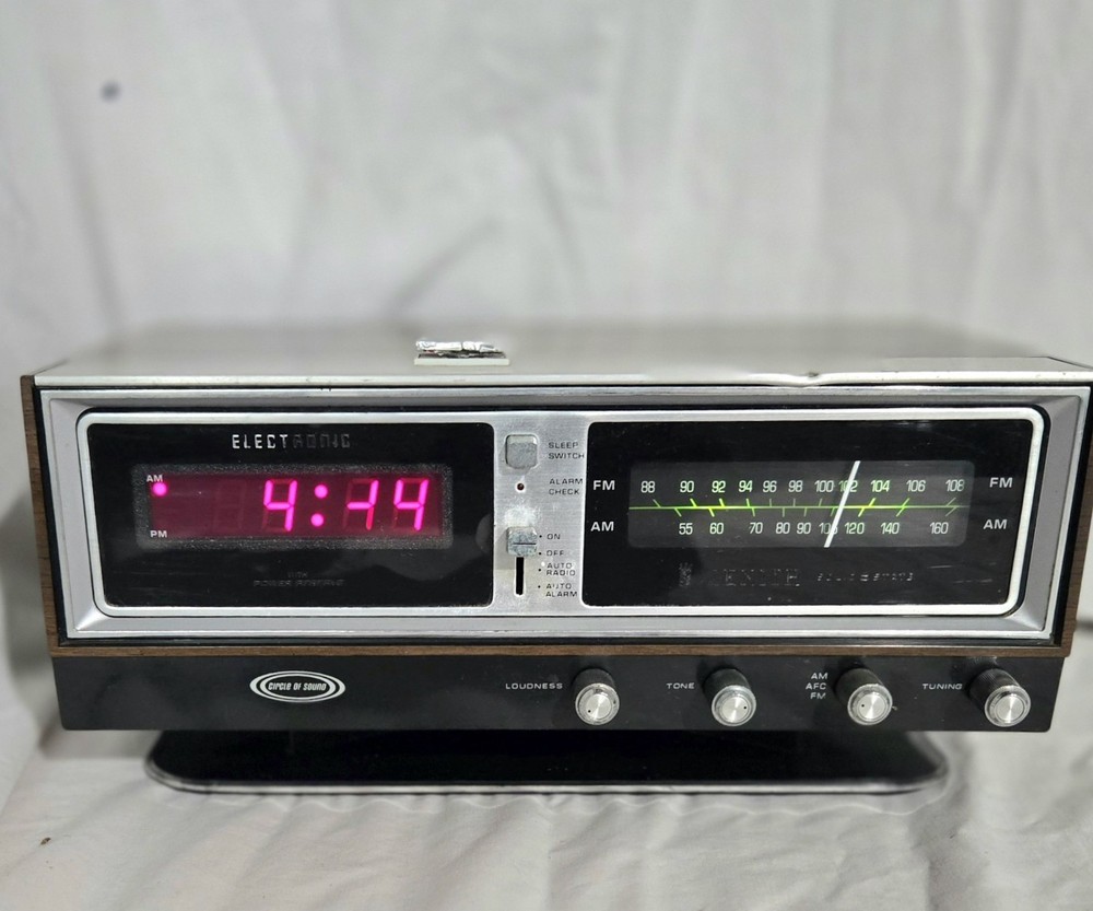 Zenith Model H472W AM/FM Clock Radio Circle of Sound Restored with Green LEDs