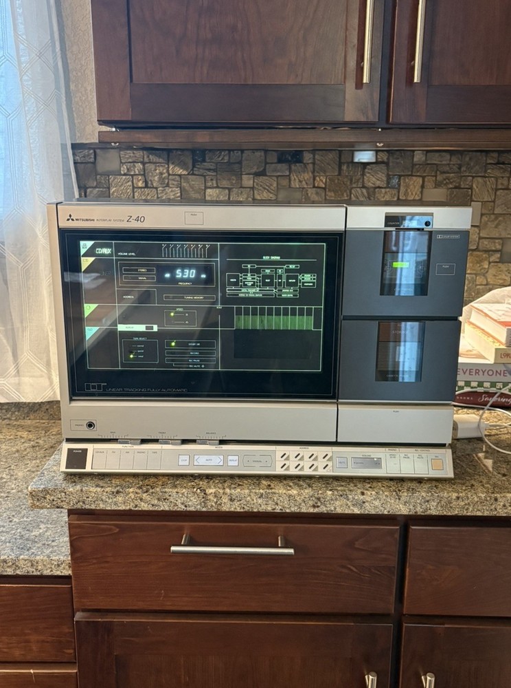 Mitsubishi Z-40 Vertical Turntable Stereo/ Read Description