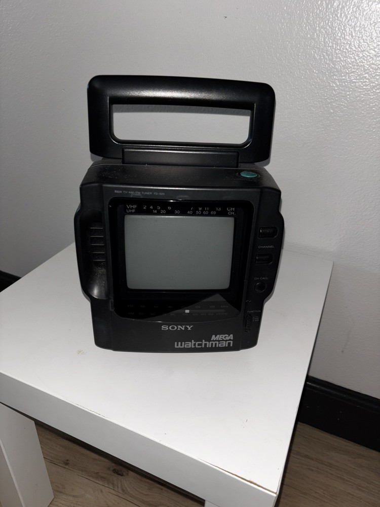 Sony Mega Watchman FD-525 B&W TV AM/FM Tuner NOS New Boxed Condition