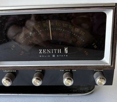 ZENITH F472W-3 Circle of Sound Flip Clock AM/FM Radio Woodgrain Radio PARTS READ