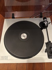 Realistic LAB-130 Precision Belt Drive Turntable With Top.. For Parts Does Power