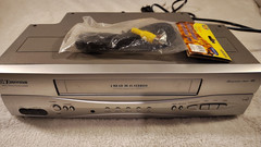 Emerson EWV603 4 Head Hi-Fi Stereo VHS VCR Video Cassette Player Audio & Video