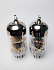 2 pcs NEW 6N23P / ECC88 / 6DJ8 Reflector ’74 SWGP Silver Shields Matched Pair