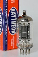 PERFECT 7025 (ECC83 sub) NOS RAYTHEON BLACK-PLATE TUBE USA. 1,600/1,600 D-GETTER