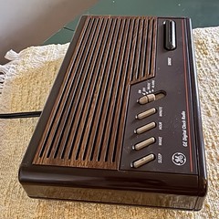 Vintage GE Clock Radio 7-4612A Woodgrain AM/FM Alarm Snooze Tested