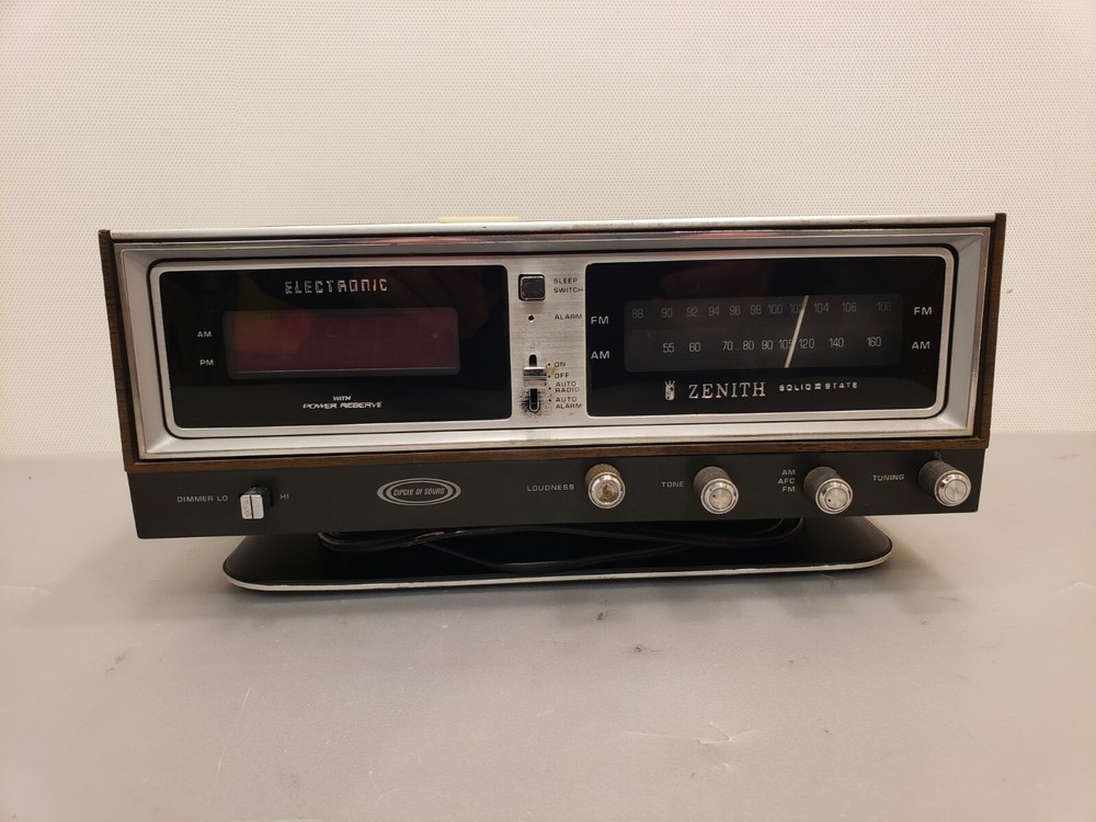 Vintage Zenith R472 Alarm Clock Radio Wood Grain Circle of Sound Tested *READ
