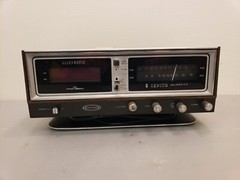 Vintage Zenith R472 Alarm Clock Radio Wood Grain Circle of Sound Tested *READ