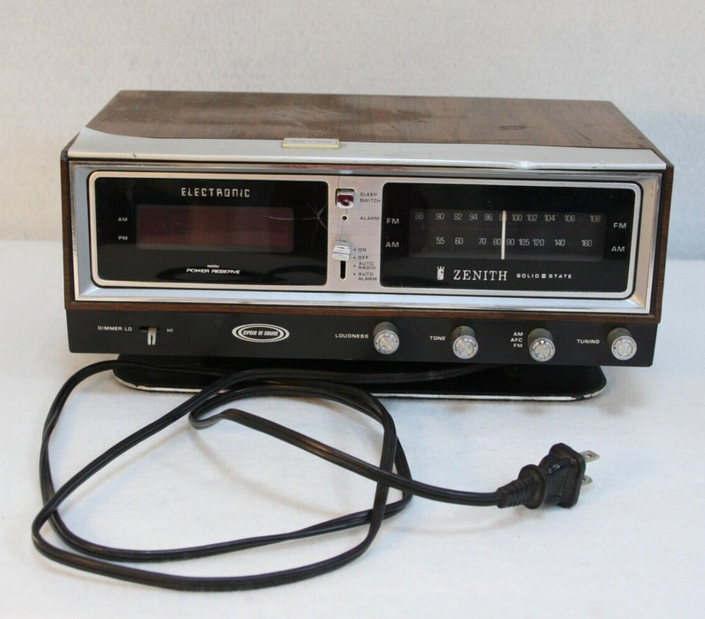 VTG Zenith Circle of Sound AM/FM Clock Radio Black R472 WORKS TV or MOVIE PROP