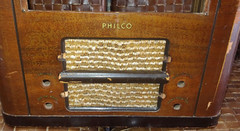 Orig 1941 PHILCO Model 41-240T WOOD CABINET wOrig GRILL CLOTH & Internal ANTENNA