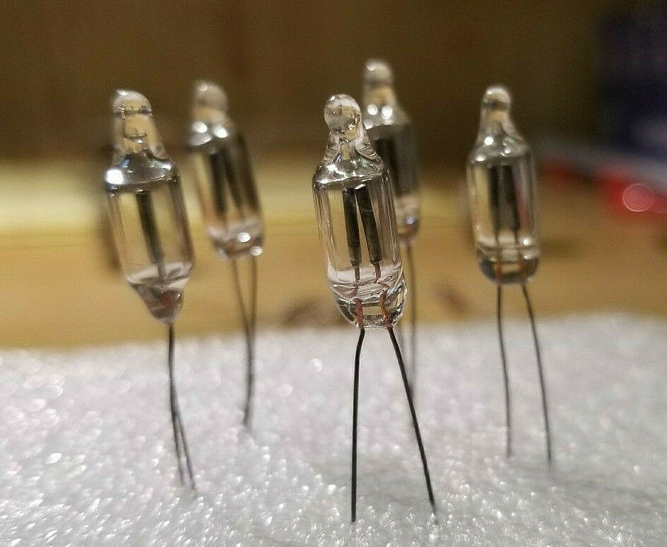 20 TINY NEON LAMPS (A1A?) SPECS UNKNOWN HOBBYISTS PROJECTS DIORAMAS