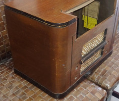 Orig 1941 PHILCO Model 41-240T WOOD CABINET wOrig GRILL CLOTH & Internal ANTENNA