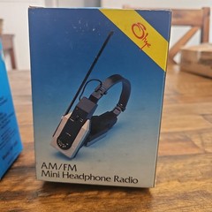 NIB VTG Shye Mini Headphone Radio HP-1000 AM/FM Stereo 80s Deadstock Silver.READ