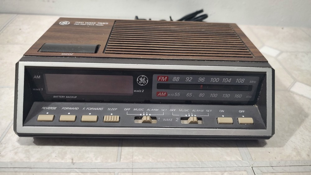 GE Digital Clock Radio Wood Grain General Electric 7-4616B AM/FM Tested (Video)