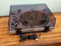 Technics SL-1650 Direct Drive Automatic Turntable, Stacking Spindle, Serviced.