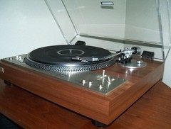RESTORED PIONEER PL-530 TURNTABLE WITH NEW WALNUT PLINTH NEW DUST COVER