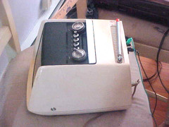RETRO VINTAGE TV SONY 7 INCH B+W CRT PORTABLE TV AC-D BATTERIES CIRCA 1970