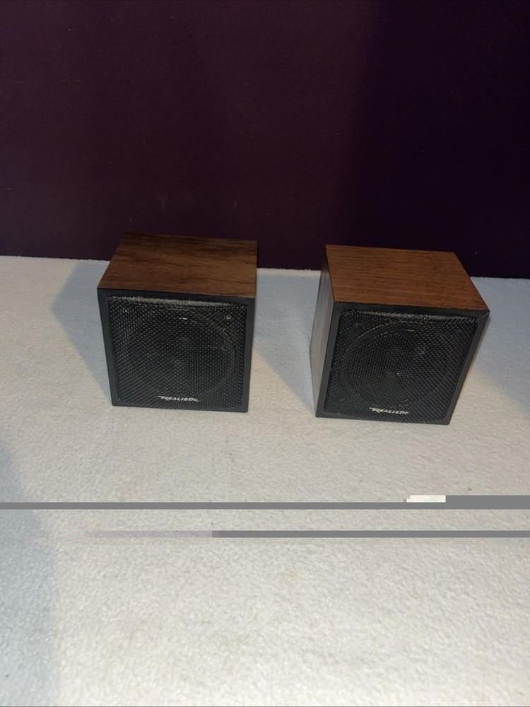 2 Realistic Minimus 0.3 Cat. 40-1250A Shelf Speaker 7 Watts Walnut Veneer L@@k!