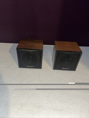 2 Realistic Minimus 0.3 Cat. 40-1250A Shelf Speaker 7 Watts Walnut Veneer L@@k!