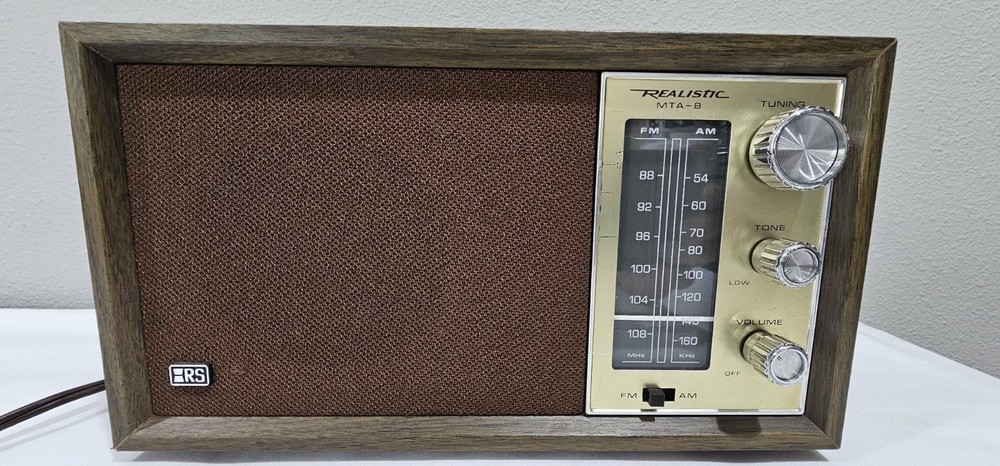 Realistic Model No. 12-689 MTA-8 Series AM/FM Radio Tested Works Great Condition
