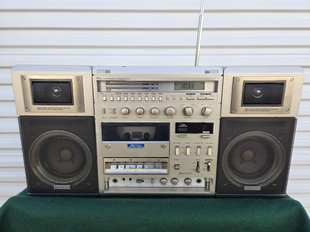 Vintage Hitachi TRK-9900 Boombox