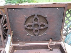 2 Antique 1929 Grigsby-Grunow Majestic Wood Pirate Chest Tube Radios Model 381
