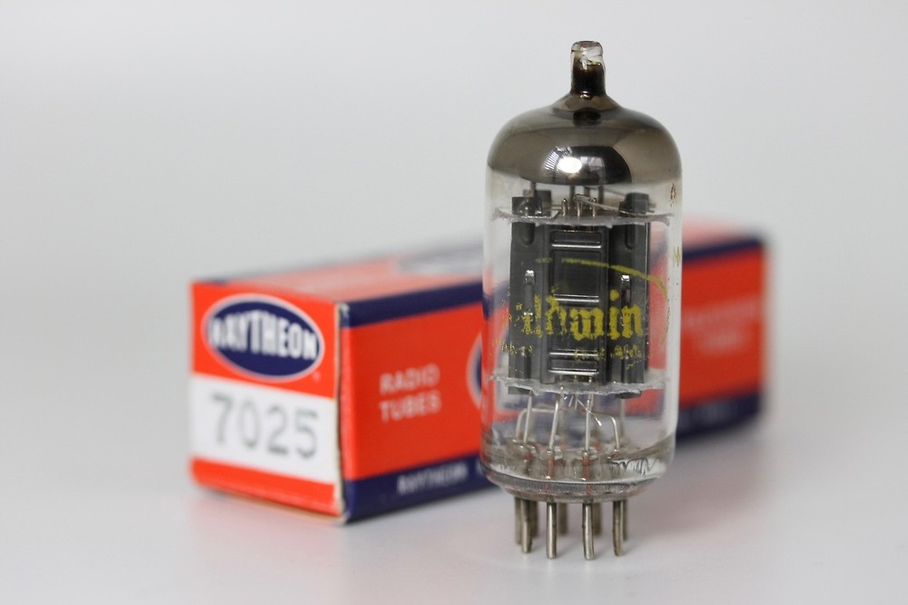 PERFECT 7025 (ECC83 sub) NOS RAYTHEON BLACK-PLATE TUBE USA. 1,600/1,600 D-GETTER