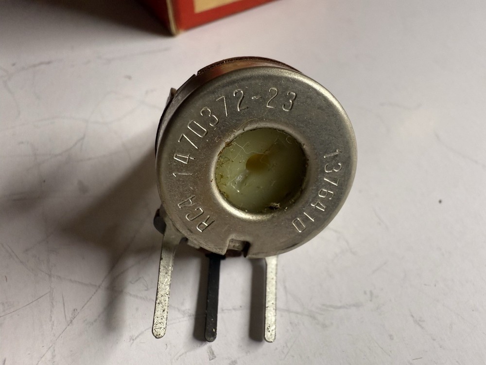 Vintage RCA Potentiometer Control 410372-23 NOS w/ Box Radio TV Part