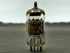 (1) NOS Amperex 12AX7A ECC83 Short Plate Dimpled Disc Getter Tests NOS Amplitrex