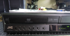 Serviced – JVC SQPB VHS/SVHS DVD/VCR Combo HR-XVC40B + Manual & Original Remote