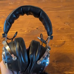 Soundesign 335 Stereo Headphones Black Silver Over-Ear Volume Control Adjustable