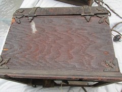2 Antique 1929 Grigsby-Grunow Majestic Wood Pirate Chest Tube Radios Model 381