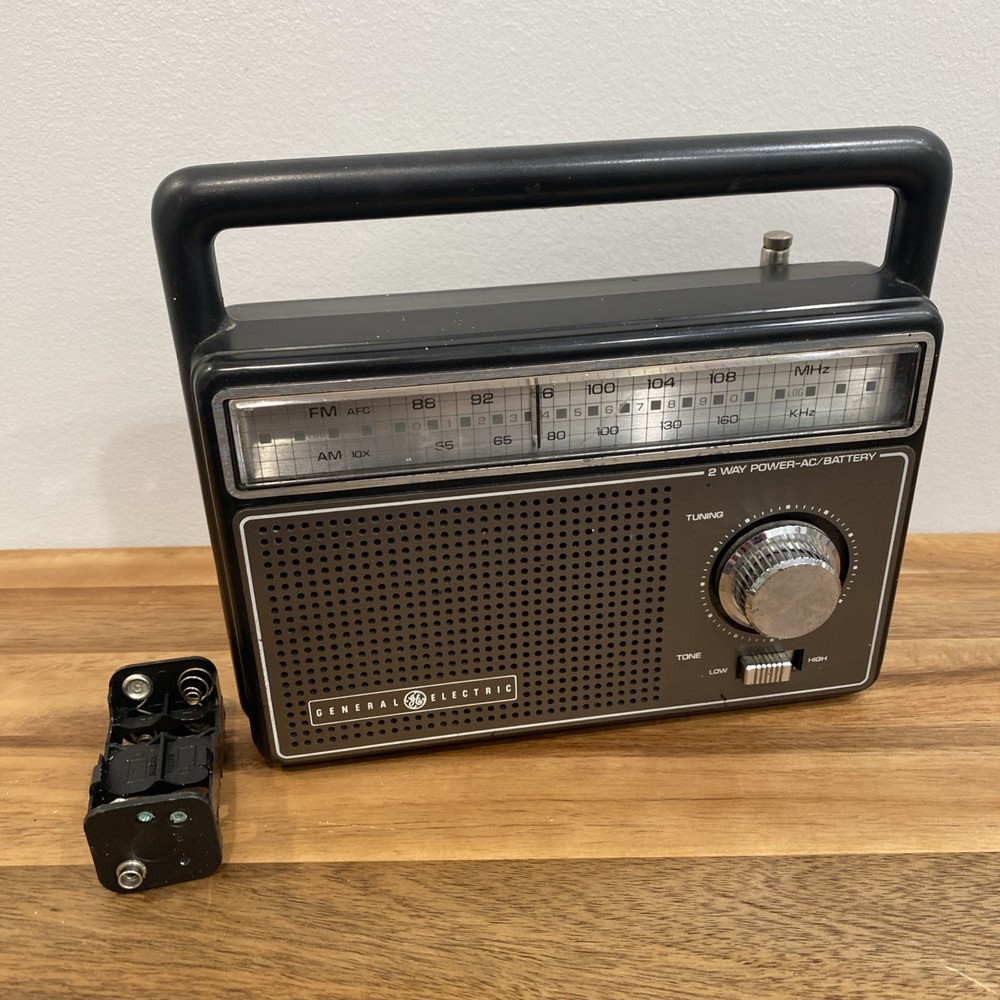 -Parts-GE Vtg General Electric AM/FM Portable Radio Model 7-2825H Battery/Cord