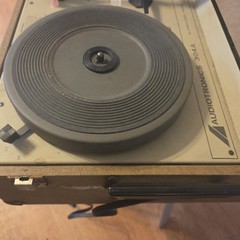 Vintage Audiotronics Model 304A Record Player, 4-Speed Turntable * Needs needle