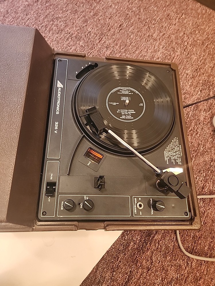 Vintage -Audiotronics 326 A- Portable Turntable Turns On!
