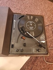 Vintage -Audiotronics 326 A- Portable Turntable Turns On!