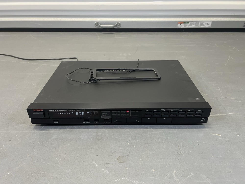 LUXMAN T-117 FM AM Tuner Vintage Digital Tuner Tested & Working