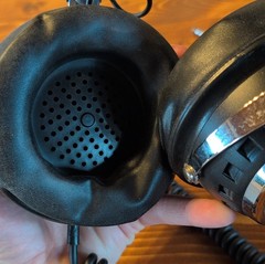 Soundesign 335 Stereo Headphones Black Silver Over-Ear Volume Control Adjustable
