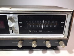 Vintage Zenith Model H472W Solid State Circle of Sound AM FM Alarm Clock Radio
