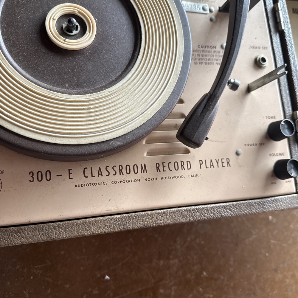Vintage Audiotronics 300 E Classroom Record Player 4-Speed Turntable1960’s works