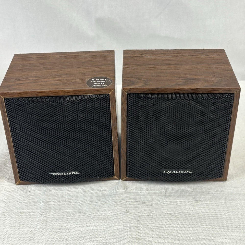 Realistic Minimus 0.3 Cat. 40-1250A Shelf Speaker Pair 7 Watts VTG Walnut Veneer