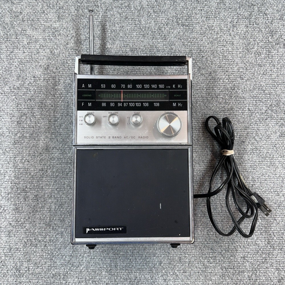 Vintage Passport Solid State AM/FM Portable Radio AC/DC Battery Operated 2 Band