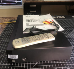 Serviced – JVC SQPB VHS/SVHS DVD/VCR Combo HR-XVC40B + Manual & Original Remote