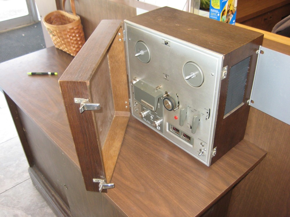 Vintage AKAI 1710W/L w/ Speakers Wood Box